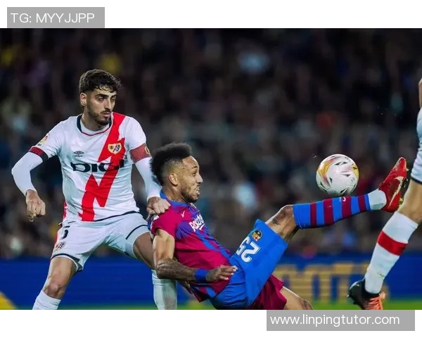 塞维利亚宣布签下新中场，球迷期待新赛季表现